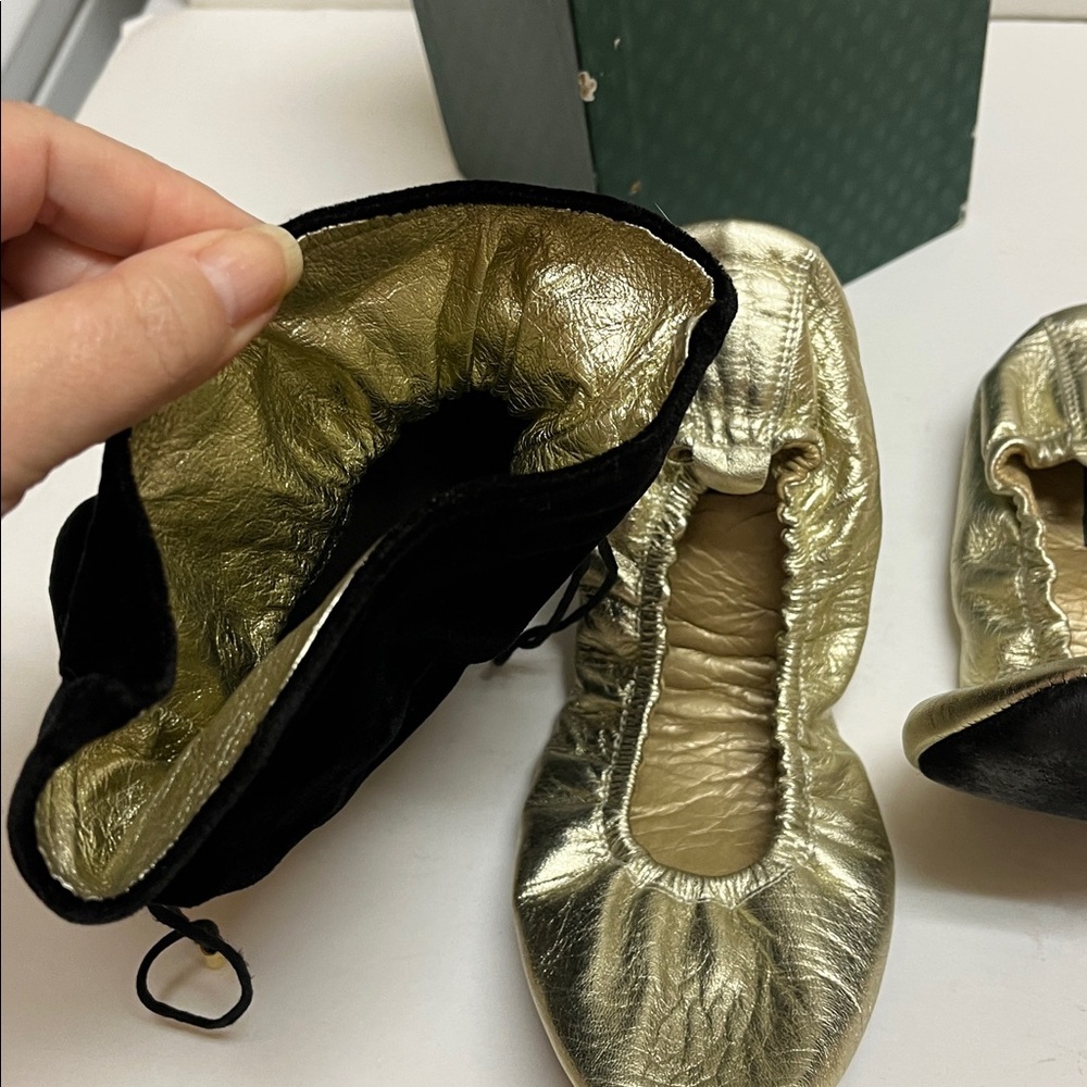 RARE Gucci Gold calfskin metallic Flats - Picture 4 of 15